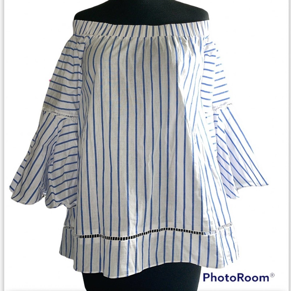 NWT ROMEO + JULIET Blue & White Stripe Top - Size Small